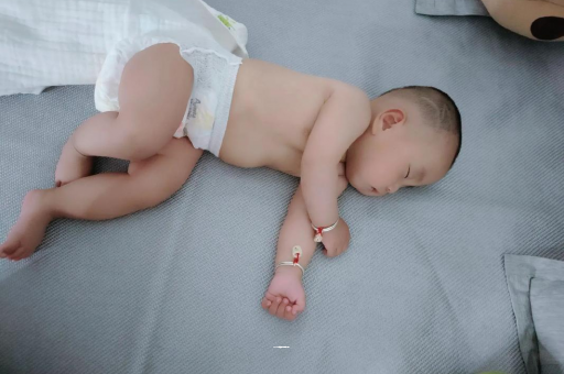 巴中宝宝积食发烧怎么处理